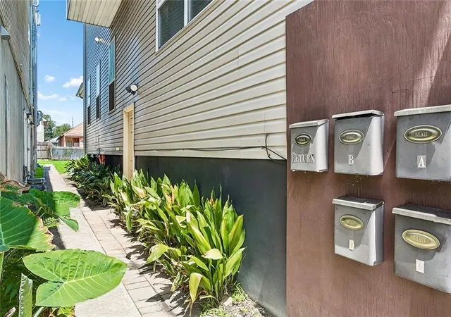 2nd image of 421 S Lopez St, New Orleans, LA 70119 | MLS# 2565781