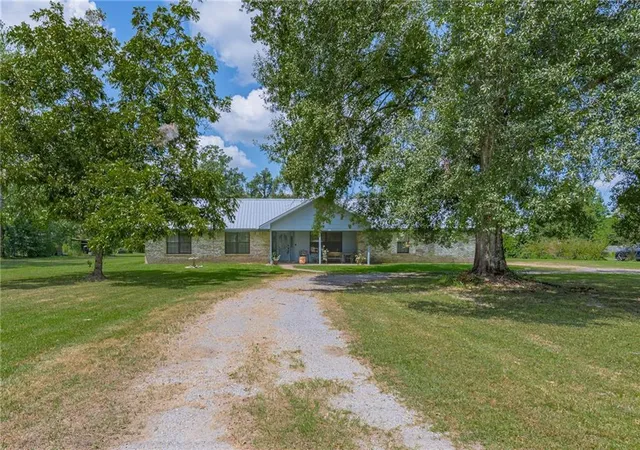 Photo 1 of Single family home for sale at 39463 Lees Landing Rd, Ponchatoula, LA 70454 | MLS# 2569112 | Listing updated on 2026-08-19