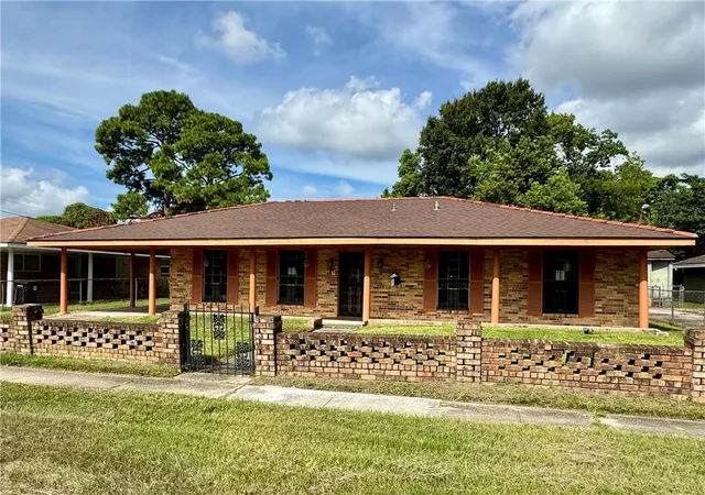 Single family home for sale at 1319 Sumner St, New Orleans, LA 70114 | MLS# 2573281