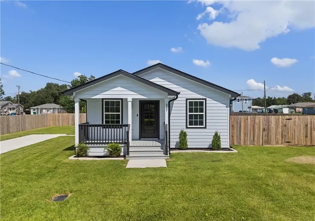 Photo 1 of Single family home for sale at 587 W Easy St, Destrehan, LA 70047 | MLS# 2573370 | Listing updated on 2026-08-20