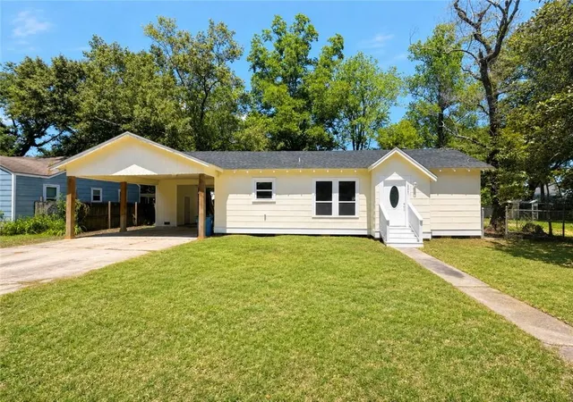 Photo 1 of Single family home for sale at 207 Pine St, Denham Springs, LA 70726 | MLS# 2573371 | Listing updated on 2026-08-20