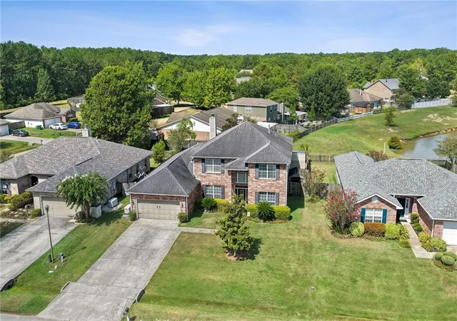 Photo 1 of Single family home for sale at 305 Stallion Ct, Covington, LA 70435 | MLS# 2573289 | Listing updated on 2026-08-23
