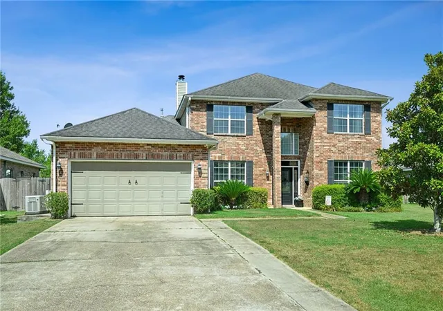 Photo 3 of Single family home for sale at 305 Stallion Ct, Covington, LA 70435 | MLS# 2573289 | Listing updated on 2026-08-23