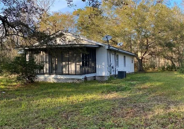 Photo 12 of Single family home for sale at 27037 Highway 190, Lacombe, LA 70445 | MLS# 2573316 | Listing updated on 2026-08-20