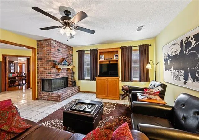 Photo 2 of Single family home for sale at 18382 Wisteria Dr, Ponchatoula, LA 70454 | MLS# 2573424 | Listing updated on 2026-08-20