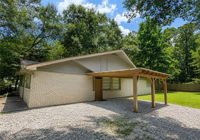Photo 3 of Single family home for sale at 426 E Jesse Jones St, Covington, LA 70433 | MLS# 2572734 | Listing updated on 2026-09-23