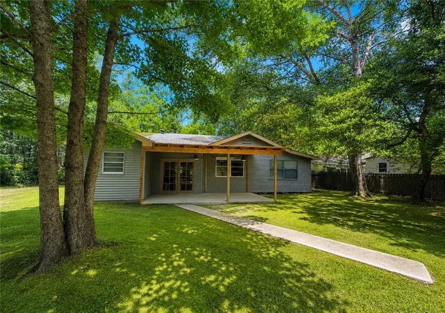 Photo 4 of Single family home for sale at 426 E Jesse Jones St, Covington, LA 70433 | MLS# 2572734 | Listing updated on 2026-09-23