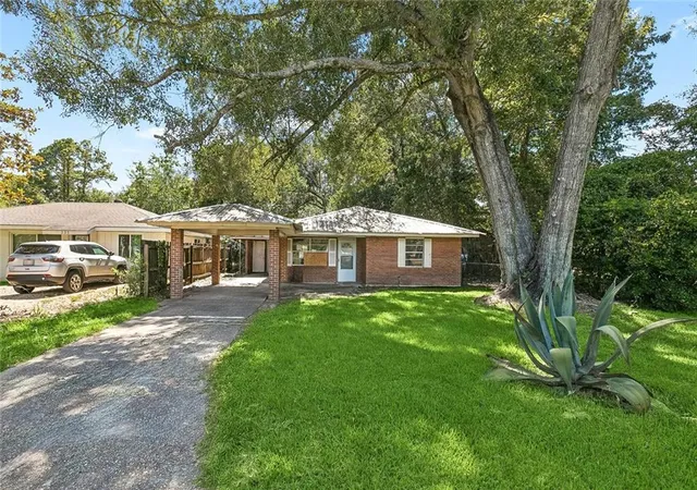 Photo 1 of Single family home for sale at 245 N Dryades St, Ponchatoula, LA 70454 | MLS# 2573583 | Listing updated on 2026-08-21