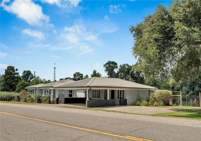 Photo 3 of Single family home for sale at 2357 Highway 1, Raceland, LA 70394 | MLS# 2573063 | Listing updated on 2026-08-21