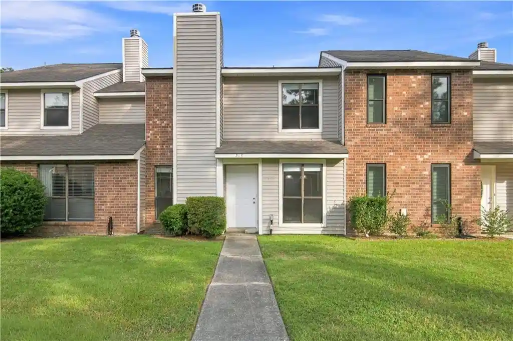 Listing Photo 1 - Condo for sale in 213 Pineridge Ct located at 213 Pineridge Ct, Mandeville, LA 70448 - Unit #213