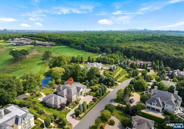 Photo 3 of Single family home for sale at 196 Vaccaro Dr, Cresskill, NJ 07626 | MLS# 25026956 | Listing updated on 2026-08-19