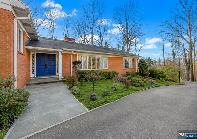 3rd image of 32 Litchfield Wy, Alpine, NJ 07620 | MLS# 26002064