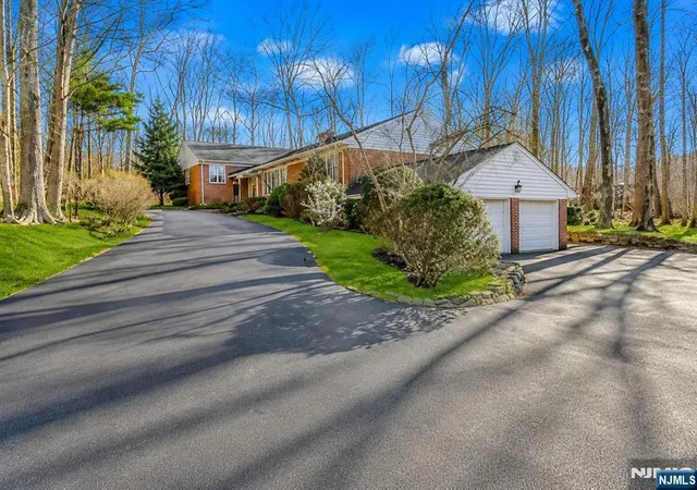 4th image of 32 Litchfield Wy, Alpine, NJ 07620 | MLS# 26002064