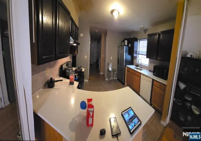 Listing Photo 4 - Condo for sale in building located at 28 Clinton Pl, Newark, NJ 07108