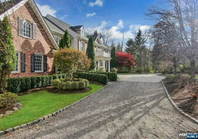 Photo 3 of Single family home for sale at 7 Charlden Dr, Saddle River, NJ 07458 | MLS# 26008091 | Listing updated on 2026-08-27