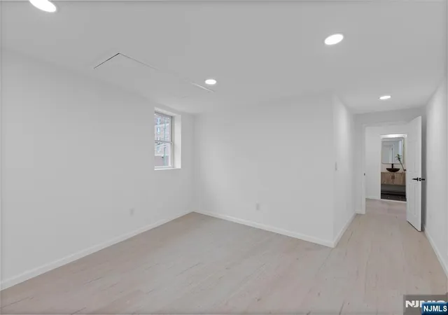 16th image of 418 E Brinkerhoff Ave, Palisades Park, NJ 07650 | MLS# 26008904