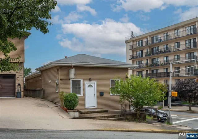 2nd image of 418 E Brinkerhoff Ave, Palisades Park, NJ 07650 | MLS# 26008904