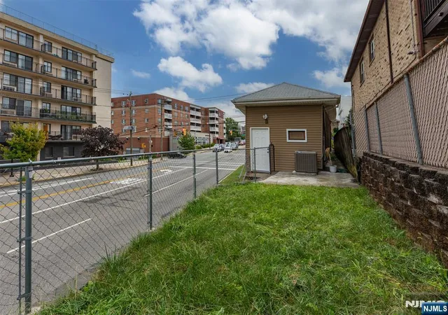 5th image of 418 E Brinkerhoff Ave, Palisades Park, NJ 07650 | MLS# 26008904