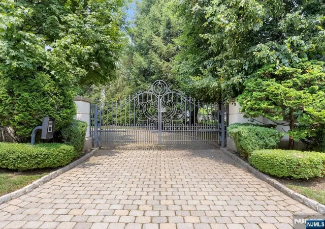 2nd image of 38 Rio Vista Dr, Alpine, NJ 07620 | MLS# 26009470