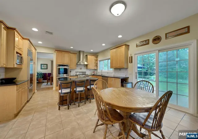 Photo 4 of Sale Pending at 5 Pelican Ct, Paramus, NJ 07652 | MLS# 26010134 | Listing updated on 2026-08-05