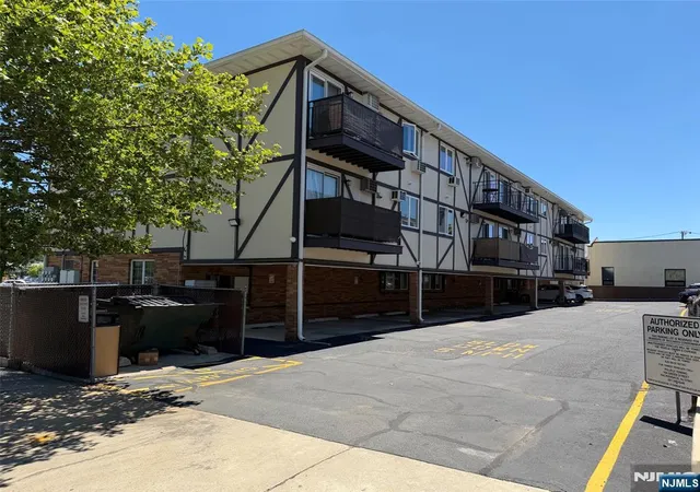 Listing Photo 4 - Condo for sale in building located at 33 Henry Pl, Hackensack, NJ 07601 - Unit #B4