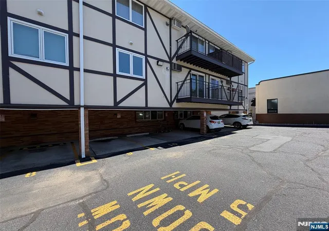 Listing Photo 5 - Condo for sale in building located at 33 Henry Pl, Hackensack, NJ 07601 - Unit #B4