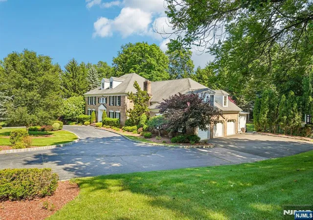 4th image of 416 Devonshire Dr, Franklin Lakes, NJ 07417 | MLS# 26010615
