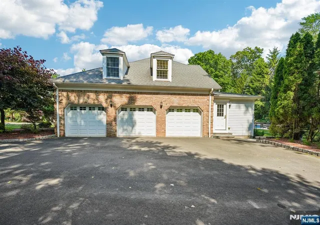 5th image of 416 Devonshire Dr, Franklin Lakes, NJ 07417 | MLS# 26010615