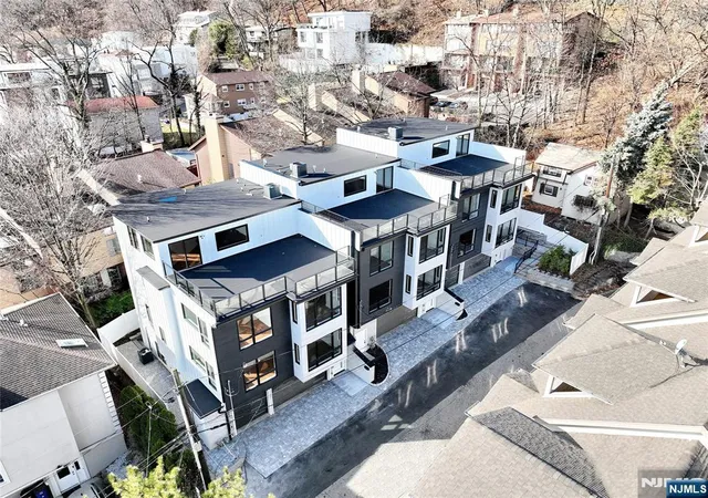 Photo 2 of Condo for sale at 1456 River Rd #B, Edgewater, NJ 07020 | MLS# 26010784 | Listing updated on 2026-09-12