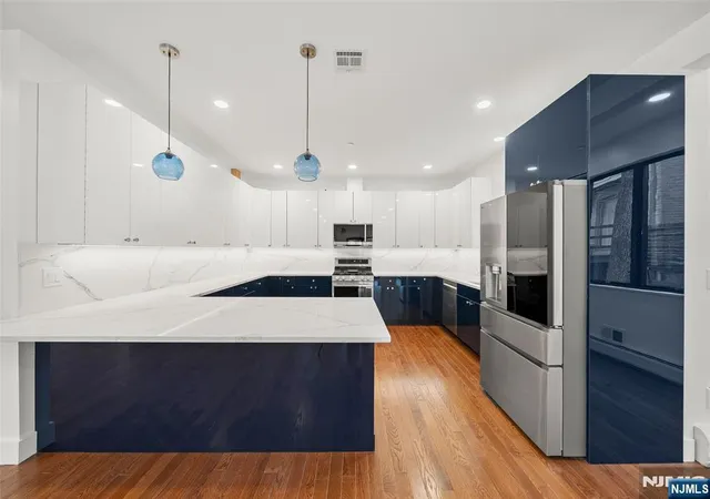 Listing Photo 5 - Condo for sale in building located at 1456 River Rd, Edgewater, NJ 07020 - Unit #B