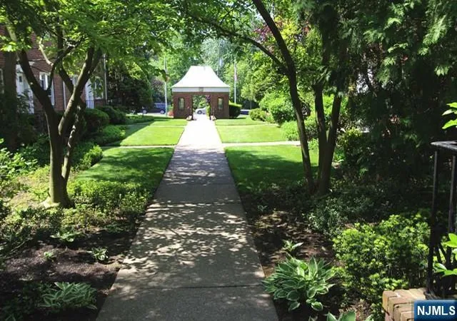 3rd image of 151 Palisade Ave, Englewood, NJ 07631