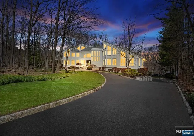 Photo 1 of Single family home for sale at 817 W Shore Dr, Kinnelon Borough, NJ 07405 | MLS# 26011838 | Listing updated on 2026-10-07