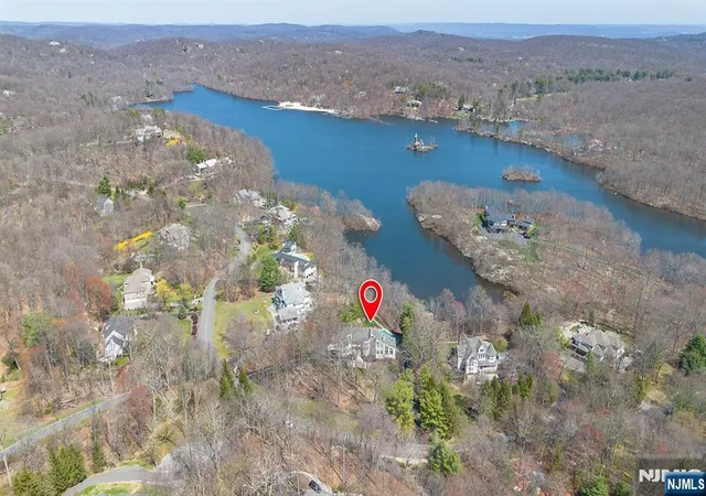 Photo 3 of Single family home for sale at 817 W Shore Dr, Kinnelon Borough, NJ 07405 | MLS# 26011838 | Listing updated on 2026-10-07