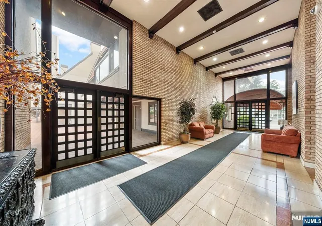 2nd image of 300 Gorge Rd, Cliffside Park, NJ 07010