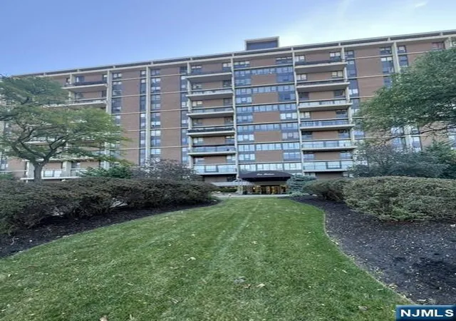 1st image of 2 Horizon Rd #1423, Fort Lee, NJ 07024 | MLS# 26012164