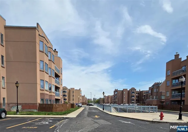 2nd image of 603 Ellery Ct #603, Edgewater, NJ 07020 | MLS# 26012445