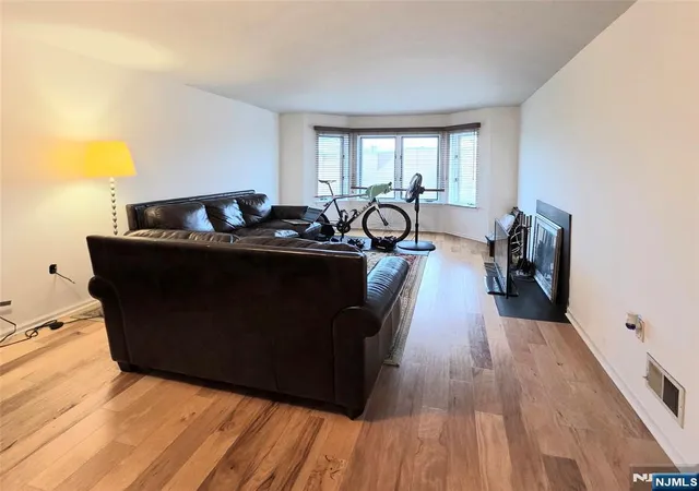 Listing Photo 4 - Condo for sale in building located at 603 Ellery Ct, Edgewater, NJ 07020 - Unit #603