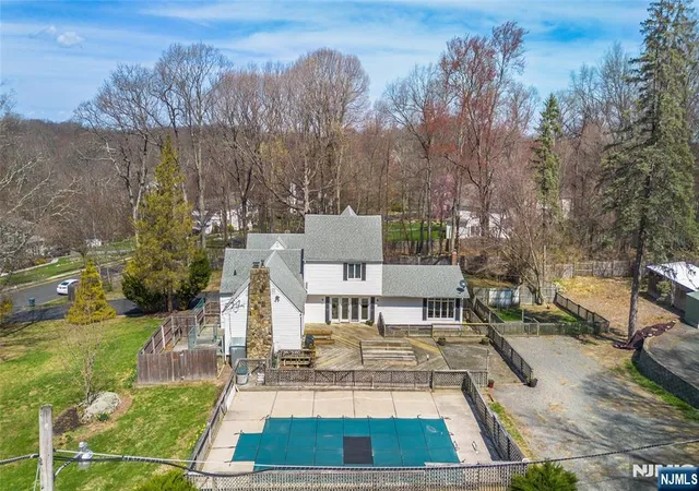3rd image of 8 Stonehedge Ln, Andover Boro, NJ 07821 | MLS# 26012920