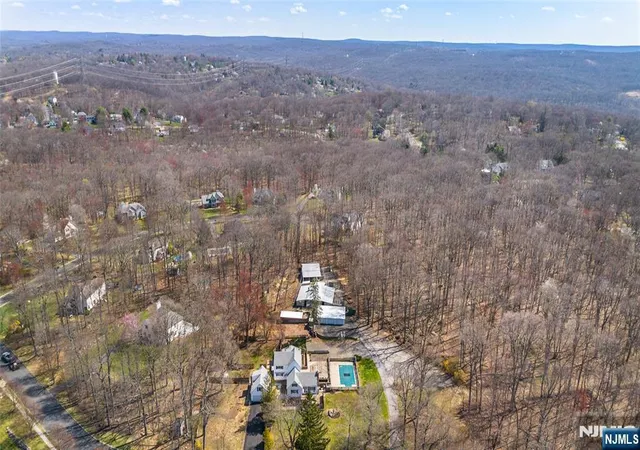 5th image of 8 Stonehedge Ln, Andover Boro, NJ 07821 | MLS# 26012920