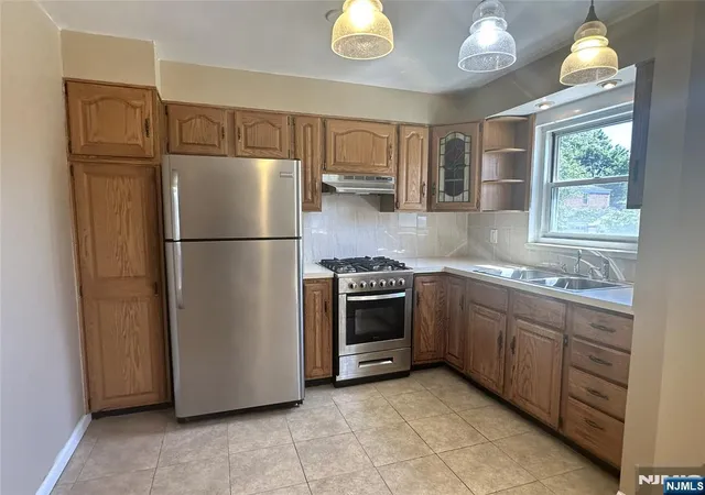 Listing Photo 5 - Condo for sale in building located at 460 Heath Pl, Hackensack, NJ 07601 - Unit #48