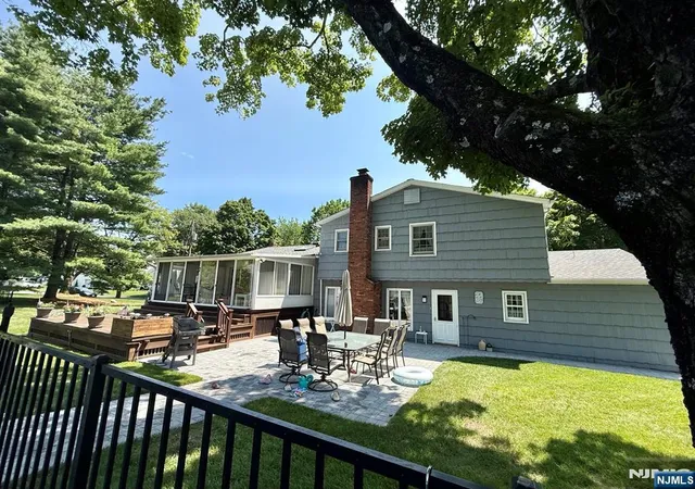 2nd image of 8 Byron Ct, Allendale, NJ 07401 | MLS# 26013849