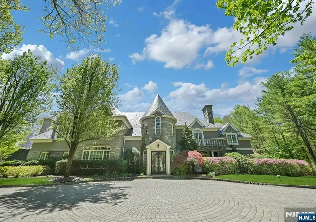 Photo 1 of Single family home for sale at 86 Fox Hedge Rd, Saddle River, NJ 07458 | MLS# 26013939 | Listing updated on 2026-09-15