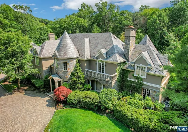 Photo 2 of Single family home for sale at 86 Fox Hedge Rd, Saddle River, NJ 07458 | MLS# 26013939 | Listing updated on 2026-09-15