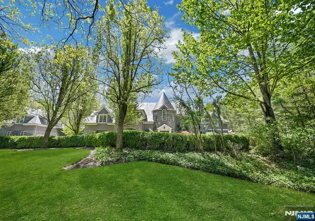 Photo 3 of Single family home for sale at 86 Fox Hedge Rd, Saddle River, NJ 07458 | MLS# 26013939 | Listing updated on 2026-09-15
