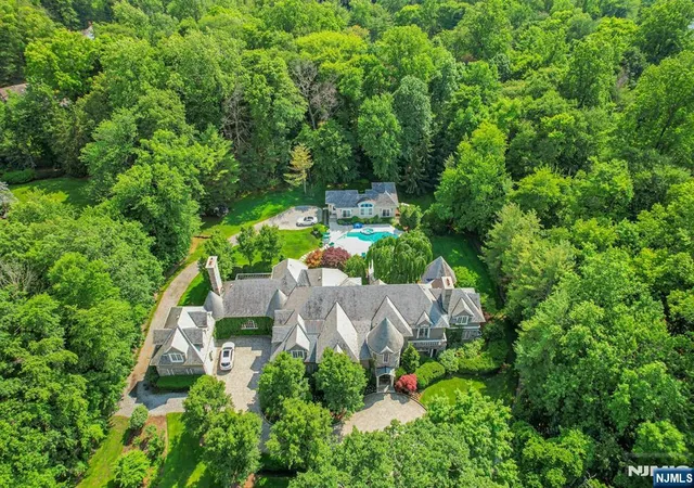 Photo 4 of Single family home for sale at 86 Fox Hedge Rd, Saddle River, NJ 07458 | MLS# 26013939 | Listing updated on 2026-09-15