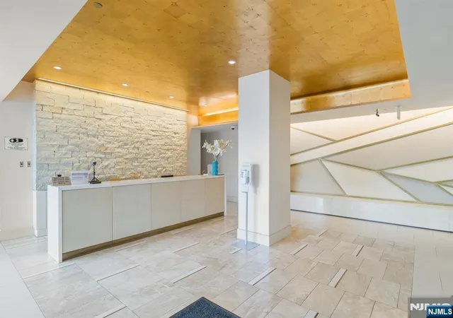 Listing Photo 4 - Condo for sale in building located at 310 Hudson Park, Edgewater, NJ 07020 - Unit #310