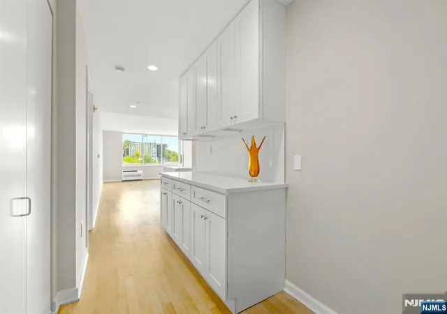 Listing Photo 5 - Condo for sale in building located at 310 Hudson Park, Edgewater, NJ 07020 - Unit #310