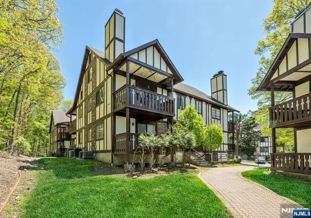 Photo 2 of Sale Pending at 3202 Stowe Ln, Mahwah, NJ 07430 | MLS# 26015434 | Listing updated on 2026-08-27
