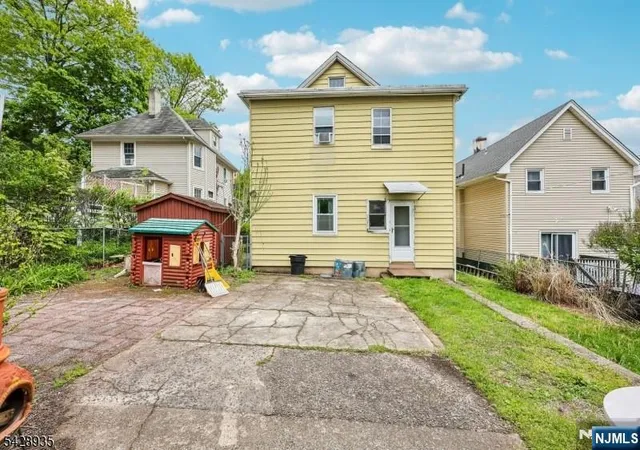 2nd image of 52 Preston St, Ridgefield Park, NJ 07660