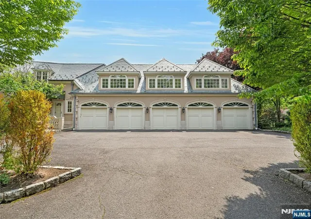 Photo 4 of Single family home for sale at 116 E Saddle River Rd, Saddle River, NJ 07458 | MLS# 26015860 | Listing updated on 2026-07-20